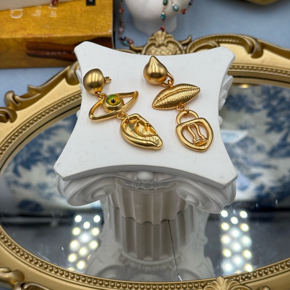 🆕 SCHIAPARELLI for V&A Museum 🧿 NWOT Surrealist Symbols Charm Dangle Earrings - Picture 4 of 16